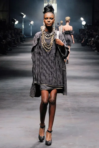 Look 28